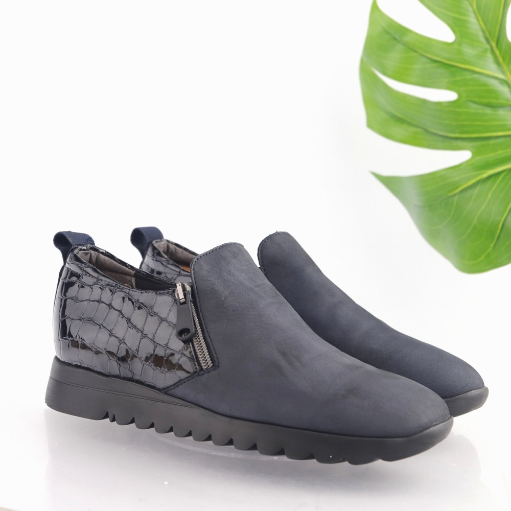 Munro Womens Kit Loafer Bootie Size 7.5 WIDE Navy Leather Croc Zip Shoes Comfort